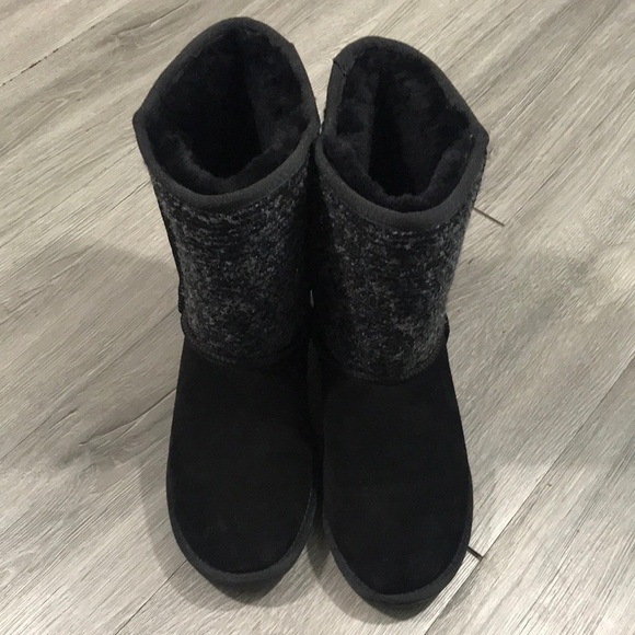 Minnetonka Black Suede and Sheepskin Fur Lined boots size 9 - Picture 2 of 11